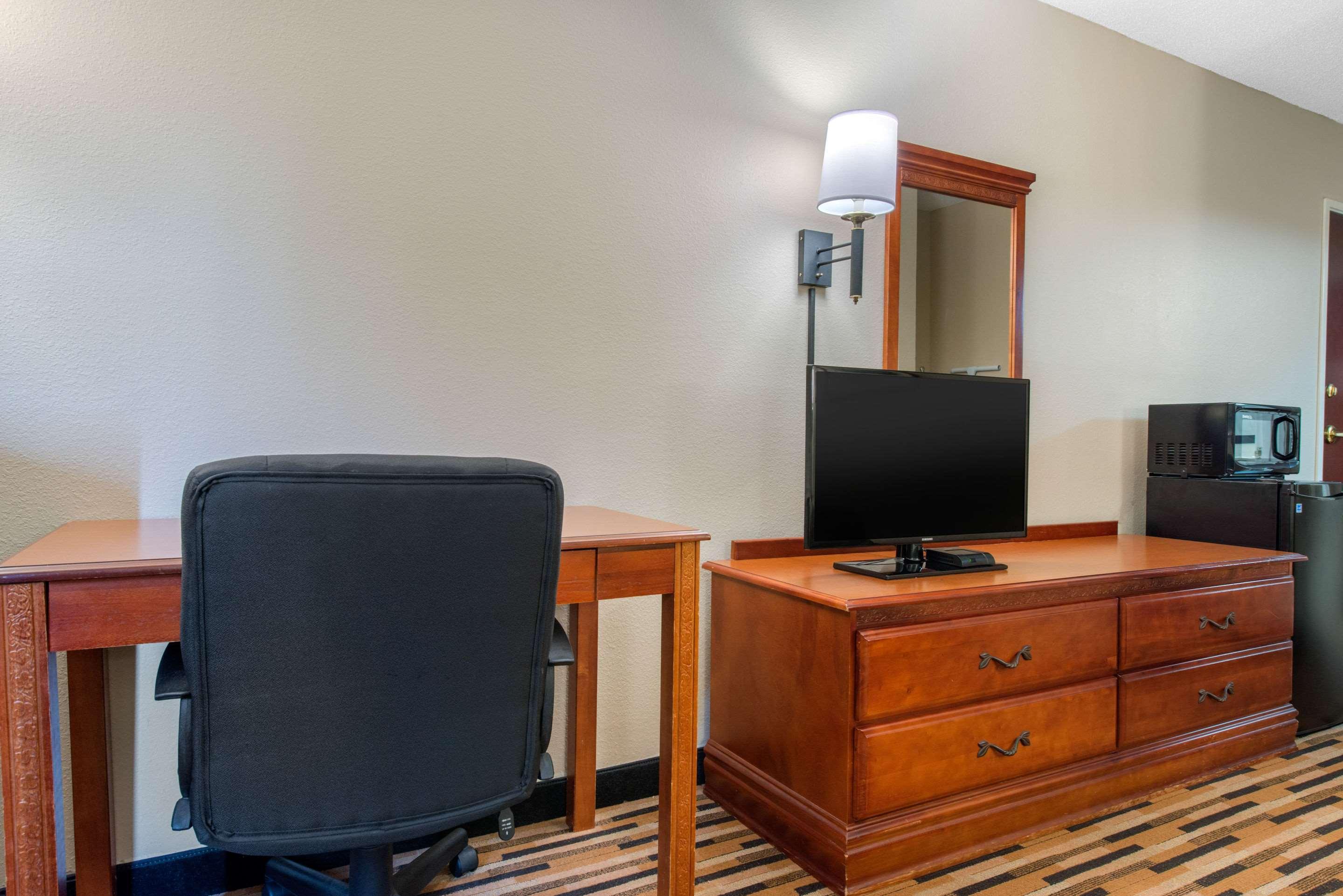 Hotel Baymont By Wyndham Port Wentworth Extérieur photo