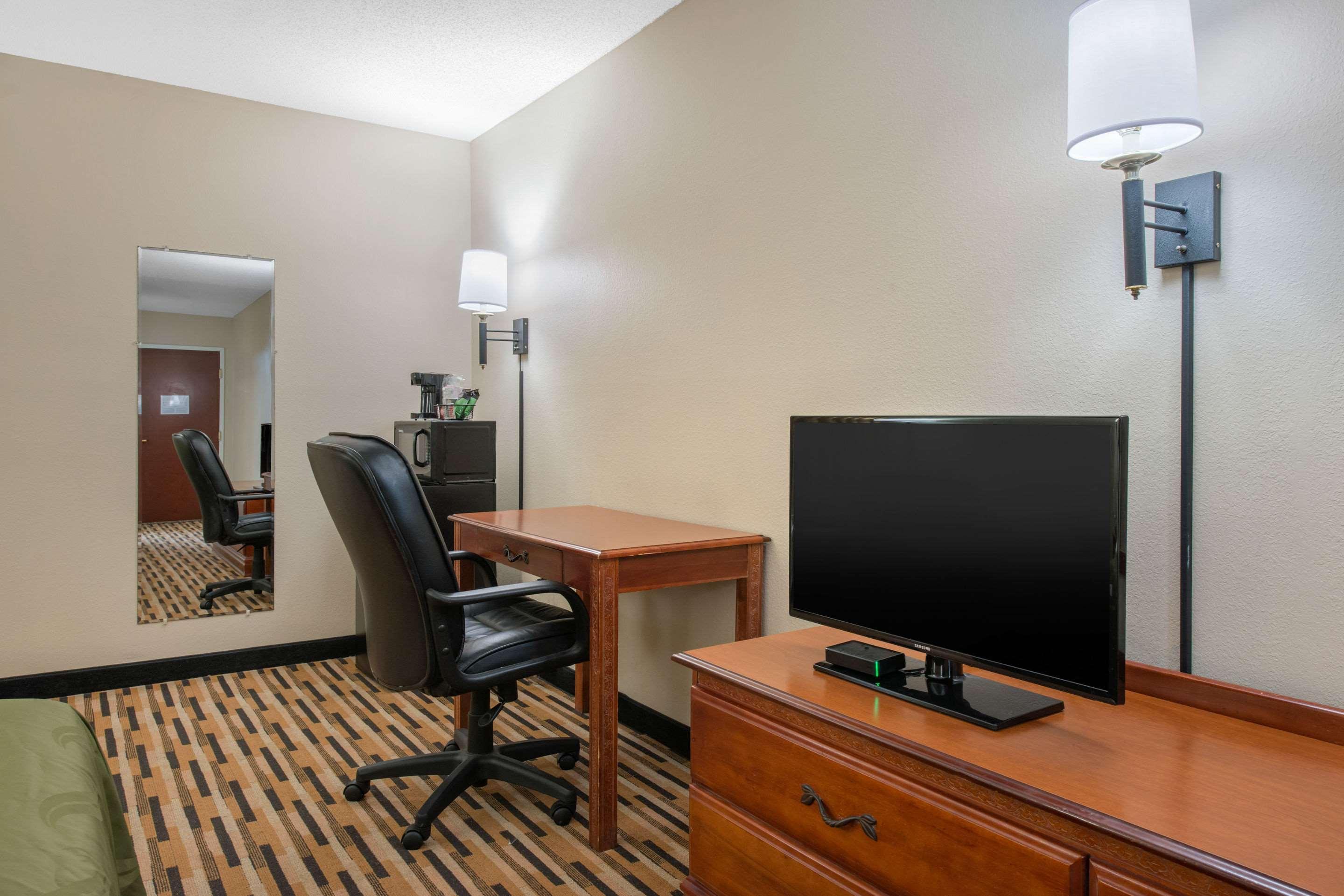 Hotel Baymont By Wyndham Port Wentworth Extérieur photo