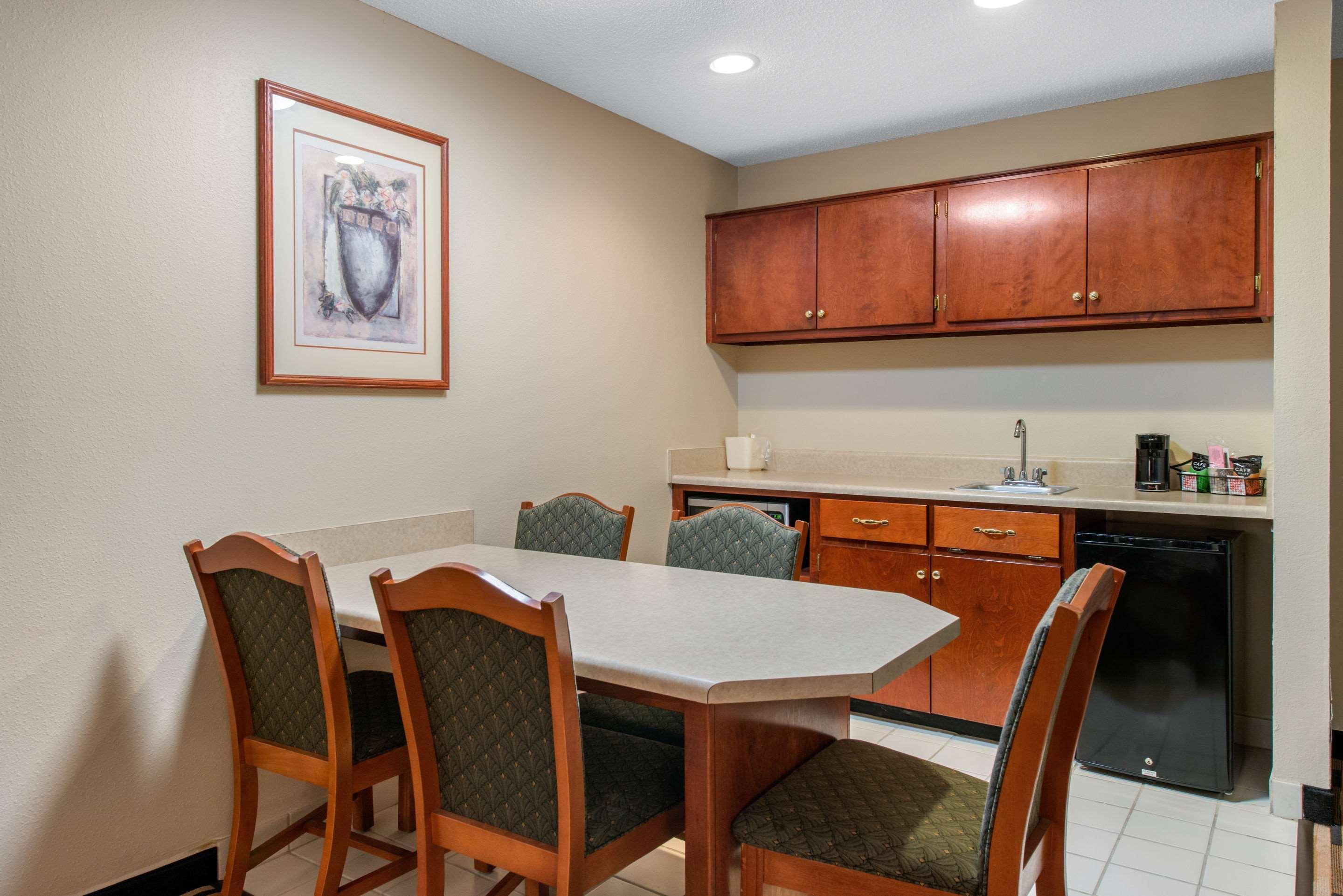 Hotel Baymont By Wyndham Port Wentworth Extérieur photo