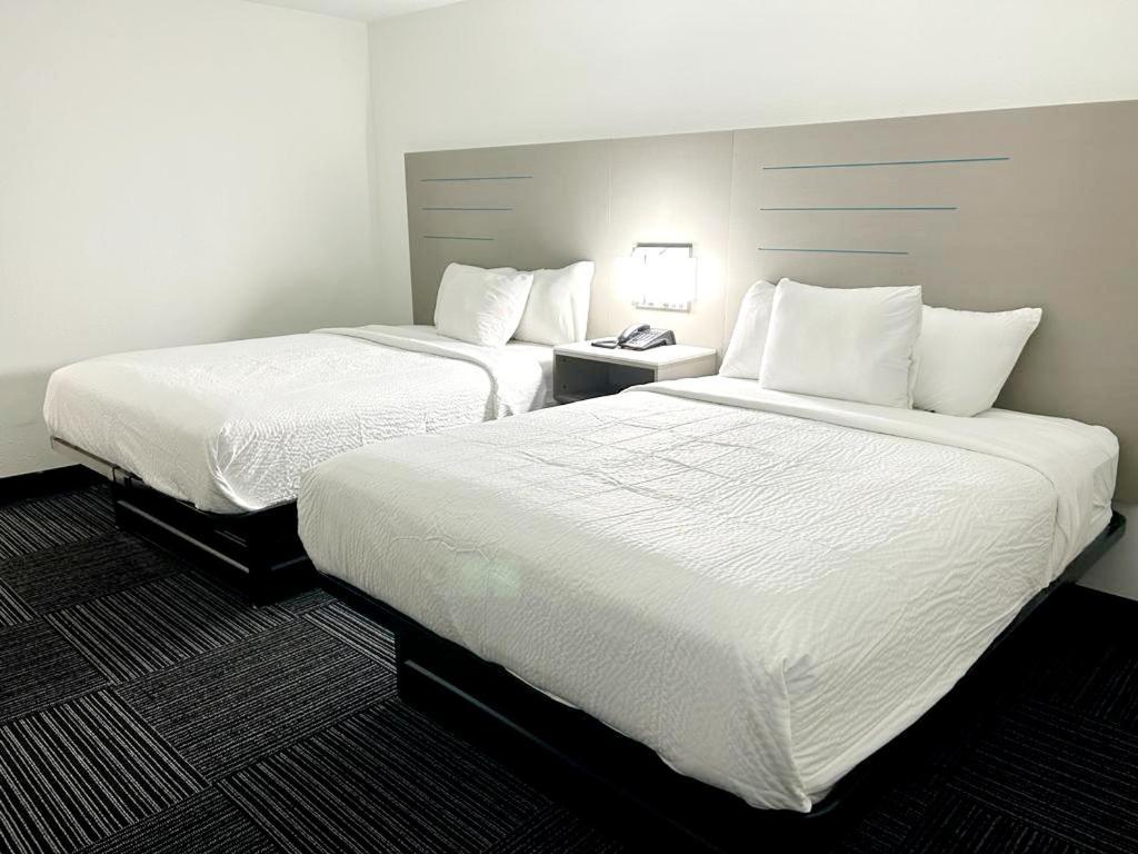Hotel Baymont By Wyndham Port Wentworth Extérieur photo