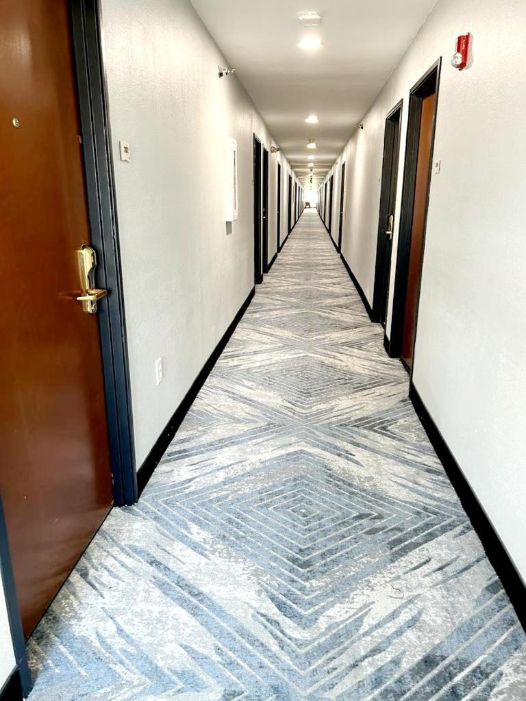 Hotel Baymont By Wyndham Port Wentworth Extérieur photo
