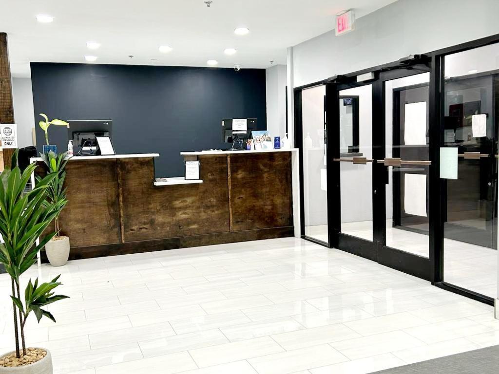 Hotel Baymont By Wyndham Port Wentworth Extérieur photo